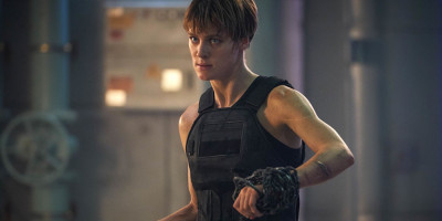 Mackenzie Davis, Si Cyborg Seksi di Terminator: Dark Fate thumbnail